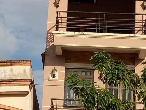 Ép cọc gia cố chỉnh ngay công trình đường Phạm Thế Hiển, P7, Quận 8.